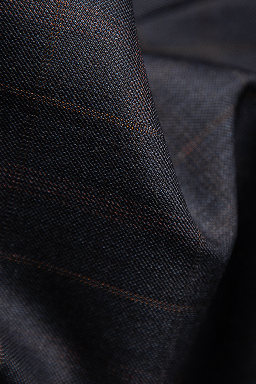 Calça em modelagem italiana, em lã tropical com cintura alta e ajustadores laterais - Glen Plaid, com overcheck laranja