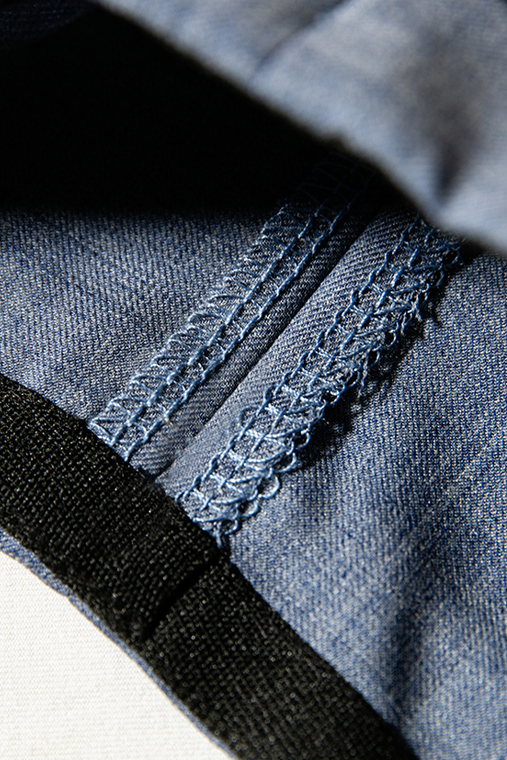 Calça em modelagem italiana, em lã tropical com cintura alta e ajustadores laterais - Azul grisalho