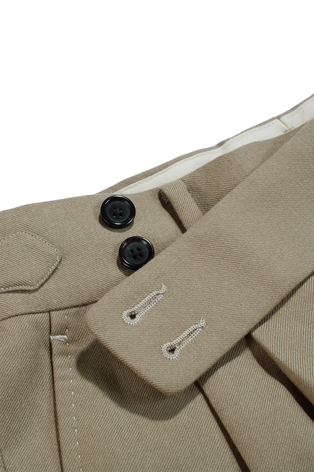 Calça em modelagem italiana, em polilã, cintura alta, com ajustadores laterais - Khaki claro