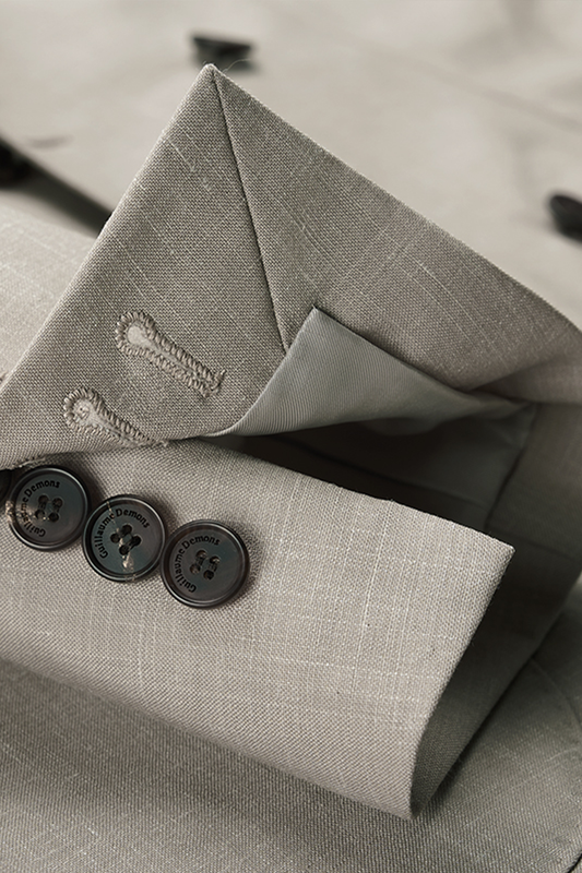 Costume double breasted 4x1, lapela peak, em lã com linho - Bege taupe