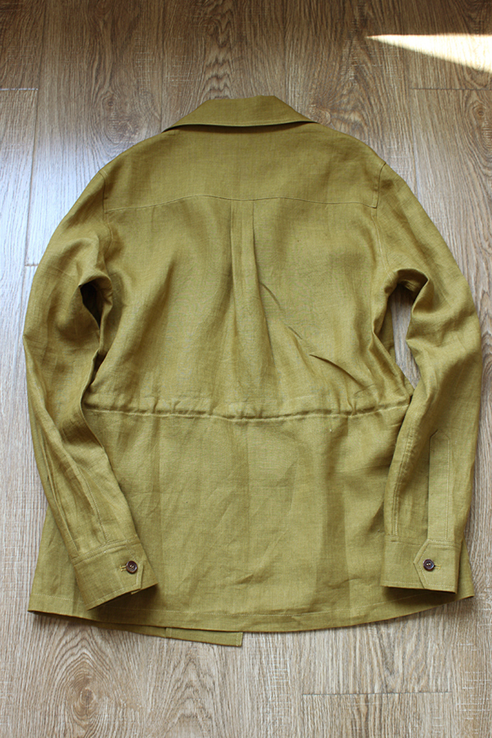 Safari Jacket desestruturado, com ajuste interno 100% linho - Verde oliva
