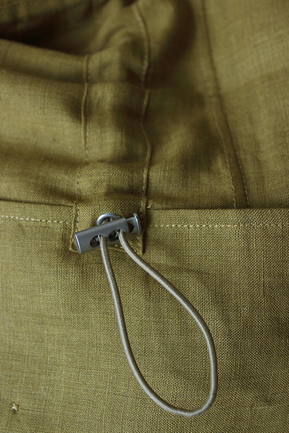 Safari Jacket desestruturado, com ajuste interno 100% linho - Verde oliva