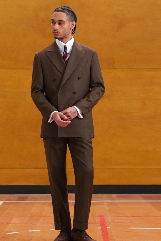 Costume double breasted, 6x2, com lapela peaked large, em lã tropical - Marrom Act