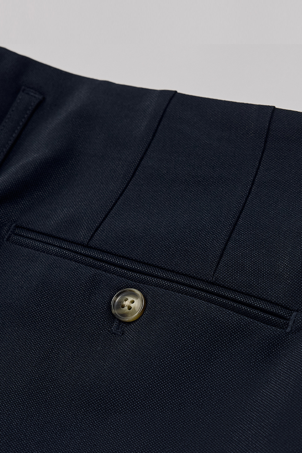 Calça cós de Hollywood, cintura e cós alto, com passantes para cinto - Azul marinho