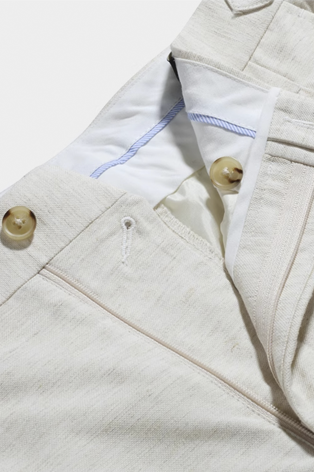 Calça em modelagem italiana, em viscolinho, cintura alta, com ajustadores laterais - Off-White