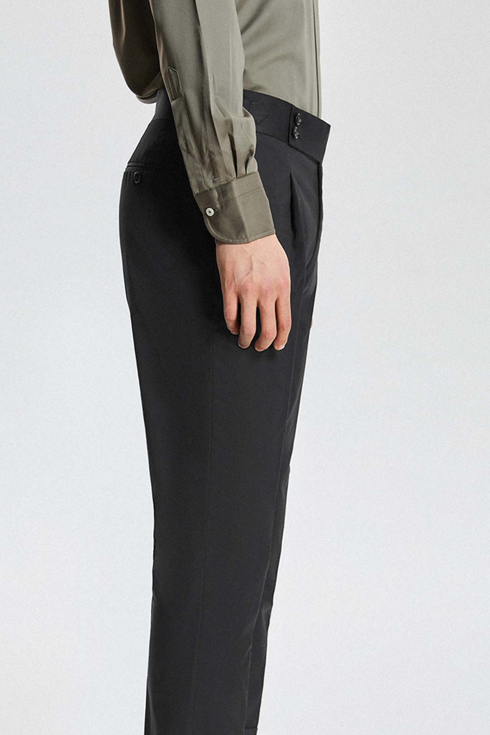 Calça de modelagem italiana, com ajustadores laterais 100% algodão - Cotone Preta