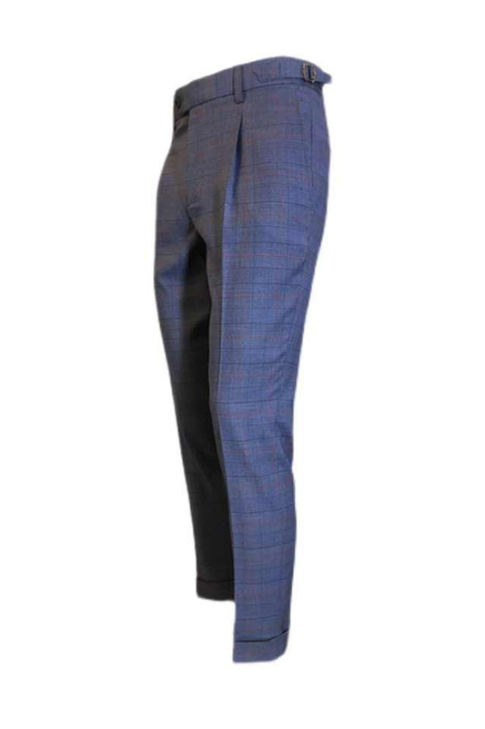 Calça em modelagem italiana, cintura alta, com ajustadores laterais e passantes - Brit Azul príncipe de galês