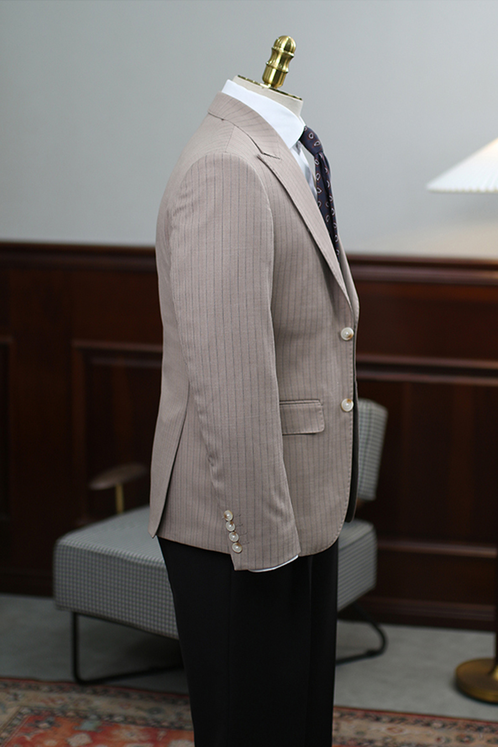 Blazer com riscas, single breasted com lapela peak - Taupe riscado HNR