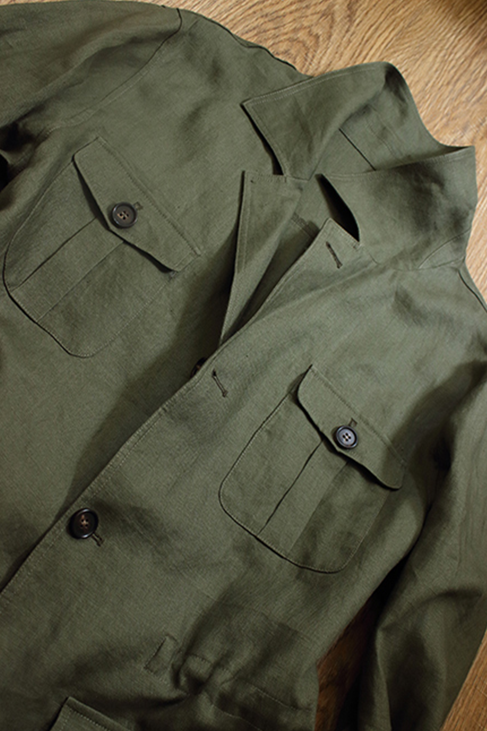 Safari Jacket desestruturado, com ajuste interno 100% linho - Verde militar