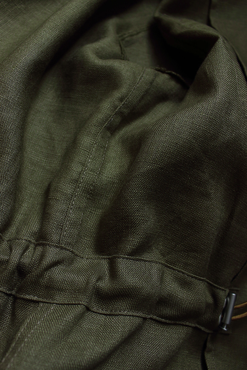 Safari Jacket desestruturado, com ajuste interno 100% linho - Verde militar