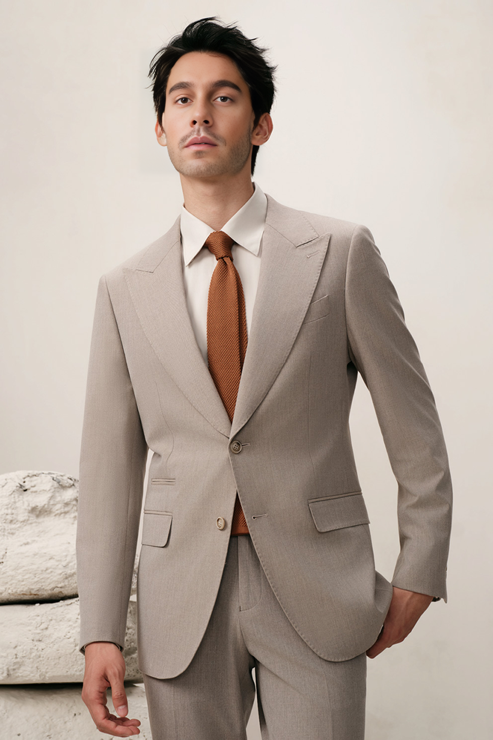 Costume single breasted, em poliviscose com elastano e lapela lapela peak - Cinza Taupe Claro