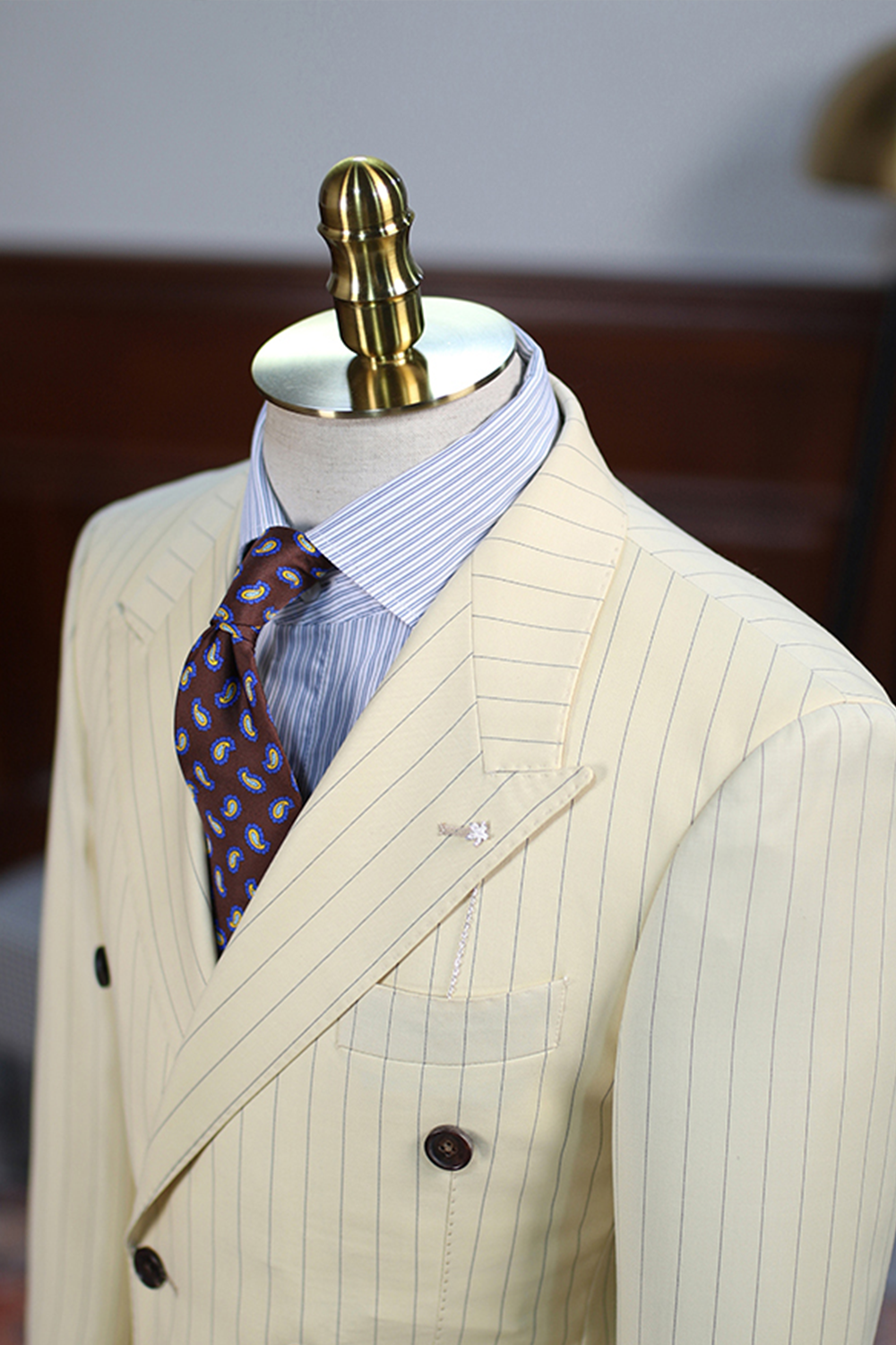 Blazer, em lã tropical double breasted 6x4 com lapela peak large - Listrado amarelo HNR