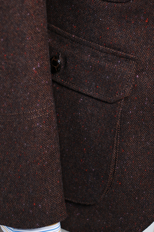 Safari Winter, em lã tweed, com forro bemberg rayon.