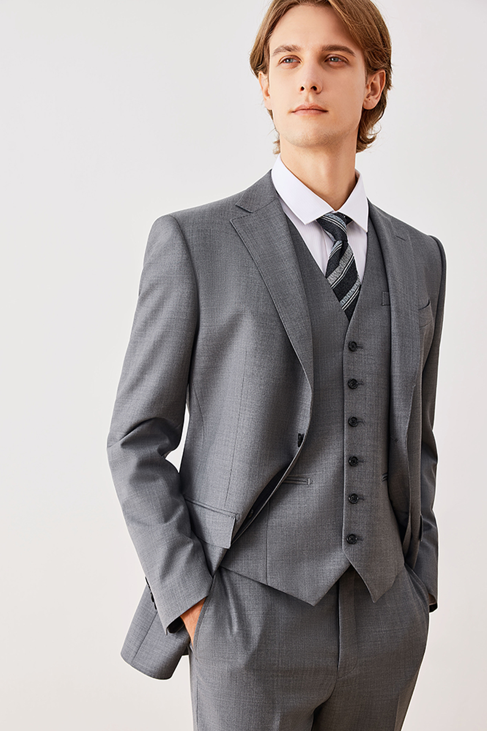 Costume single breasted, em lã tropical, com lapela notched - Cinza
