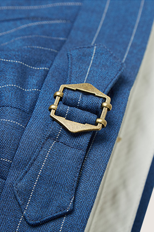 Calça em modelagem italiana, cintura alta, com ajustadores laterais, azul acetinado com riscas de giz - Risca de giz Acetinado ANS