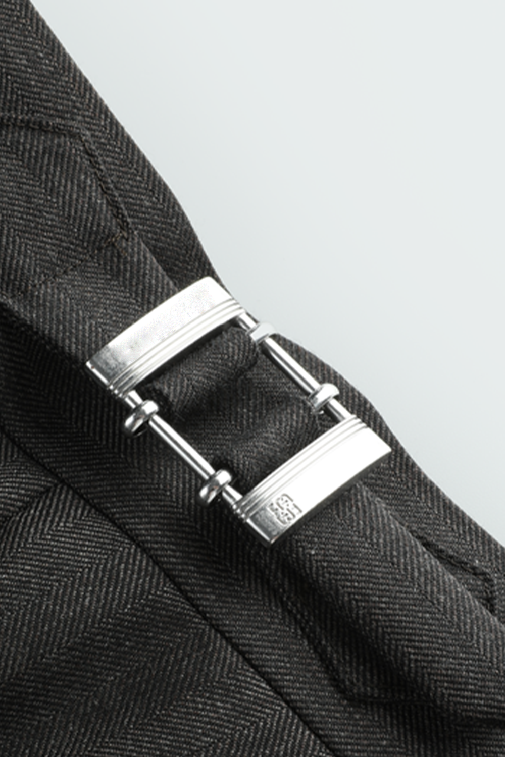 Lanifício Vitale Barberis Canonico - Costume double breasted 6x2, espinha de peixe, half canvas, lapela peak, em lã merino super 100 18.75 µ, 320g - Marrom grafite