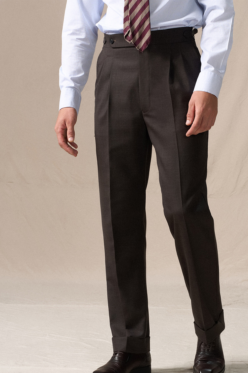 Calça de cintura alta, com pregas duplas, 100% lã merino, 110's 18.25 micron - Marrom ACT GENTLE ARMOR