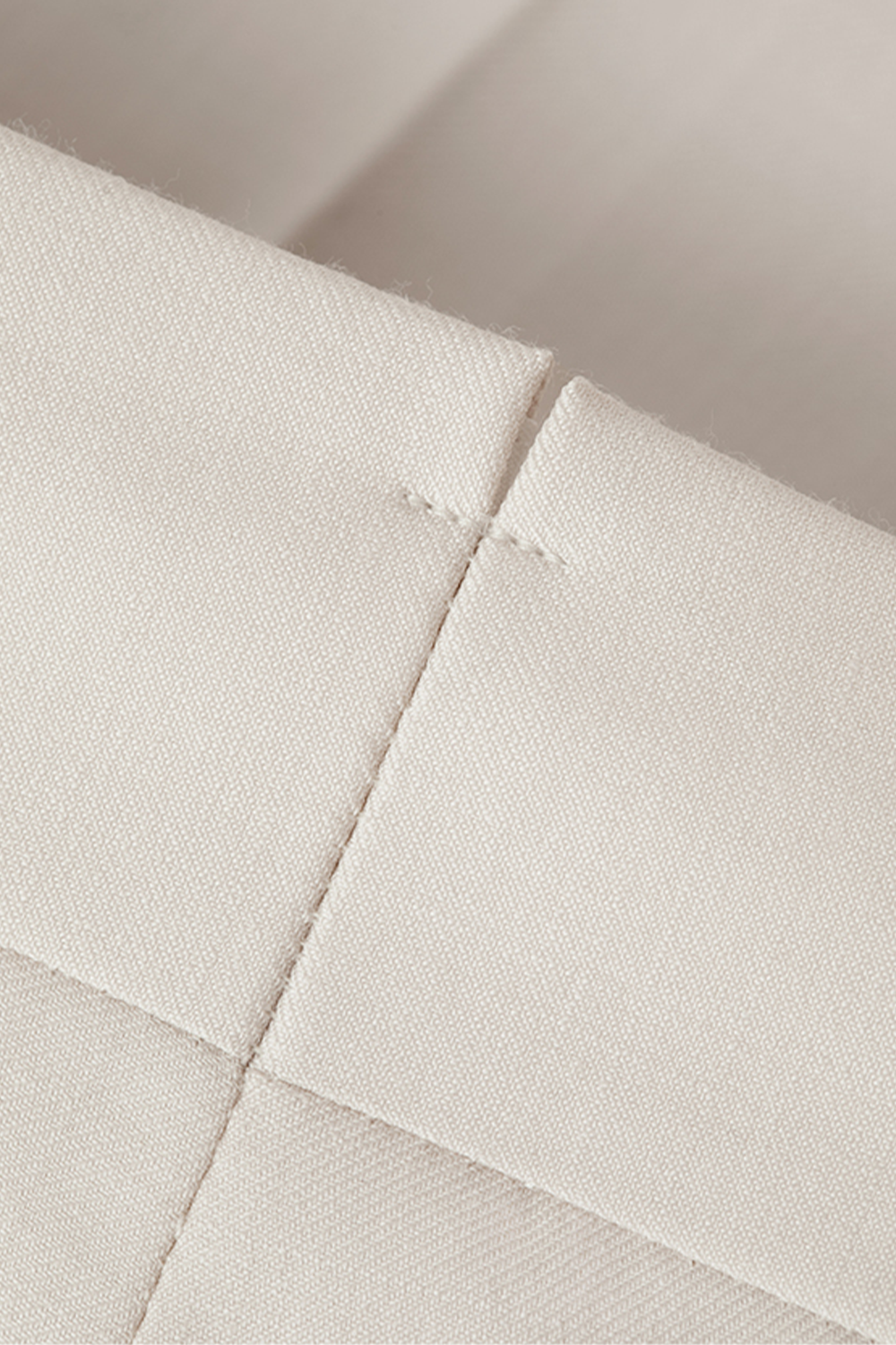 Lanifício MT GERALD - Calça cintura alta com ajustadores laterais e pregas, em lã merino super 110 18.25 µ -  Off-White Damasco