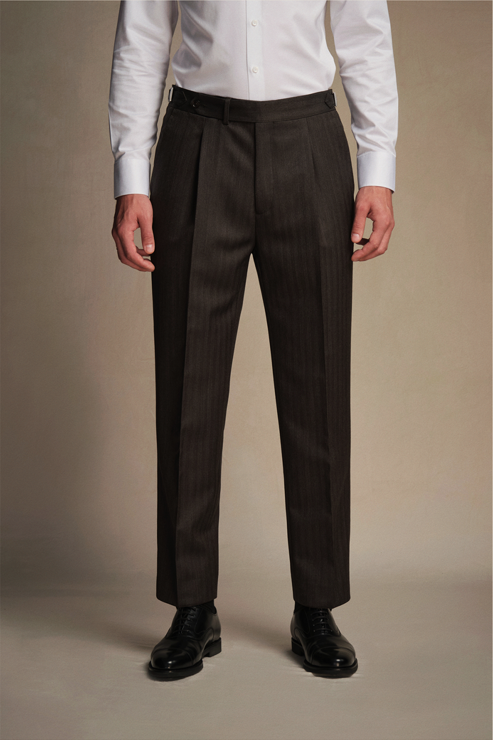 Lanifício Vitale Barberis Canonico - Costume double breasted 6x2, espinha de peixe, half canvas, lapela peak, em lã merino super 100 18.75 µ, 320g - Marrom grafite