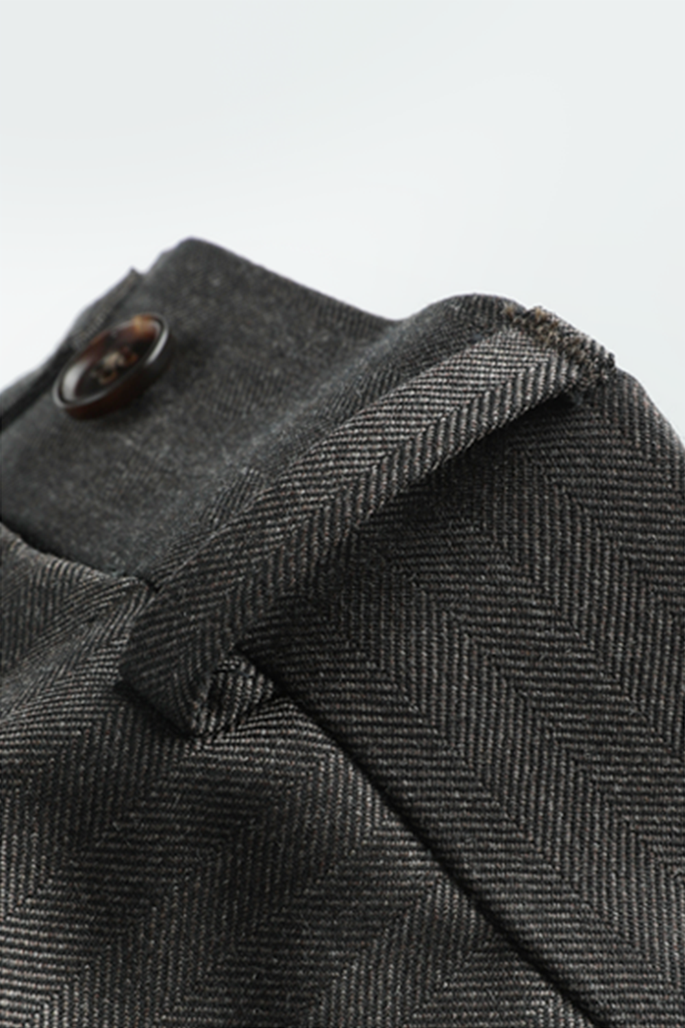 Lanifício Vitale Barberis Canonico - Costume double breasted 6x2, espinha de peixe, half canvas, lapela peak, em lã merino super 100 18.75 µ, 320g - Marrom grafite