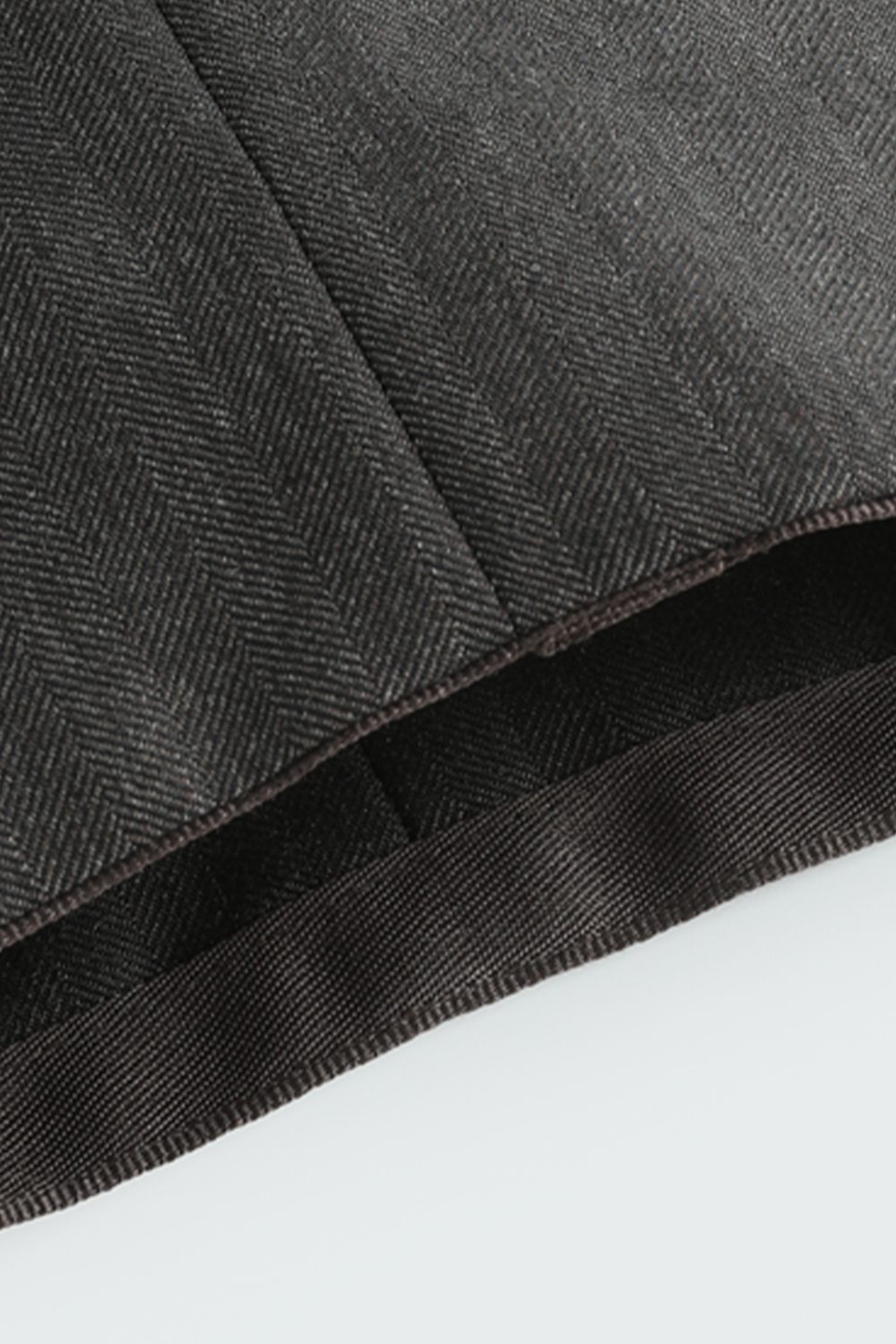 Lanifício Vitale Barberis Canonico - Costume double breasted 6x2, espinha de peixe, half canvas, lapela peak, em lã merino super 100 18.75 µ, 320g - Marrom grafite