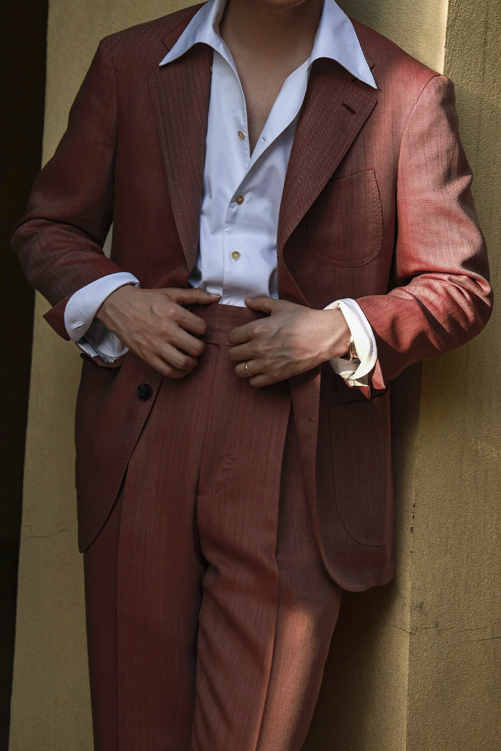 UGLENTLE  - Costume single breasted, half canvas, lapela notched, em lã com linho, - Coral espinha de peixe