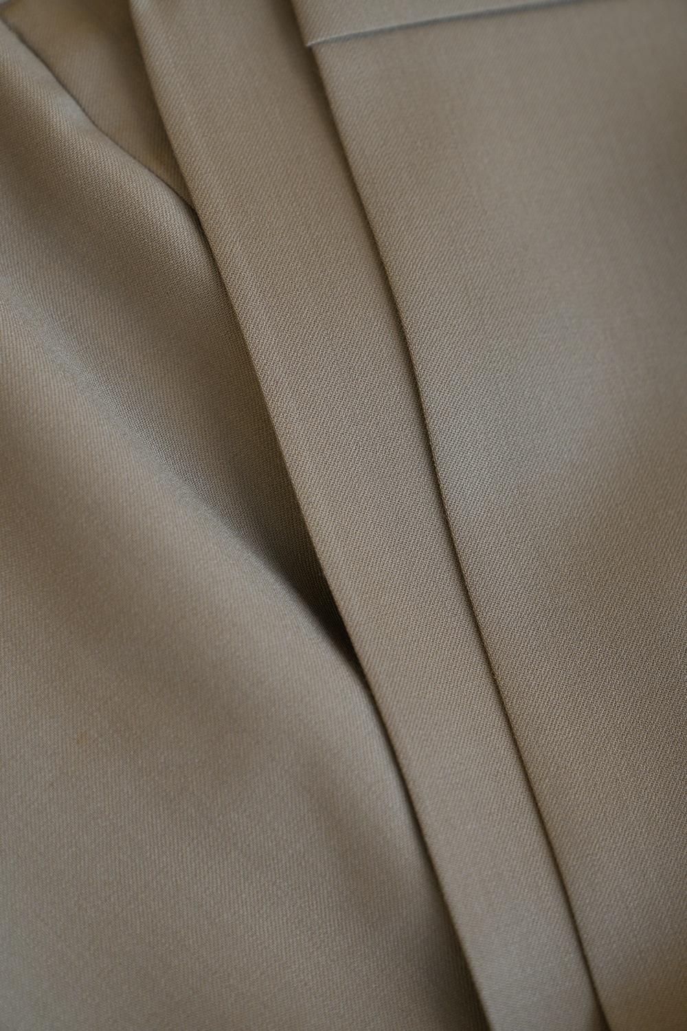 Ateliê Lynch - Calça em lã merino, super 110's 18.25 micron, com ajustadores laterais - Khaki