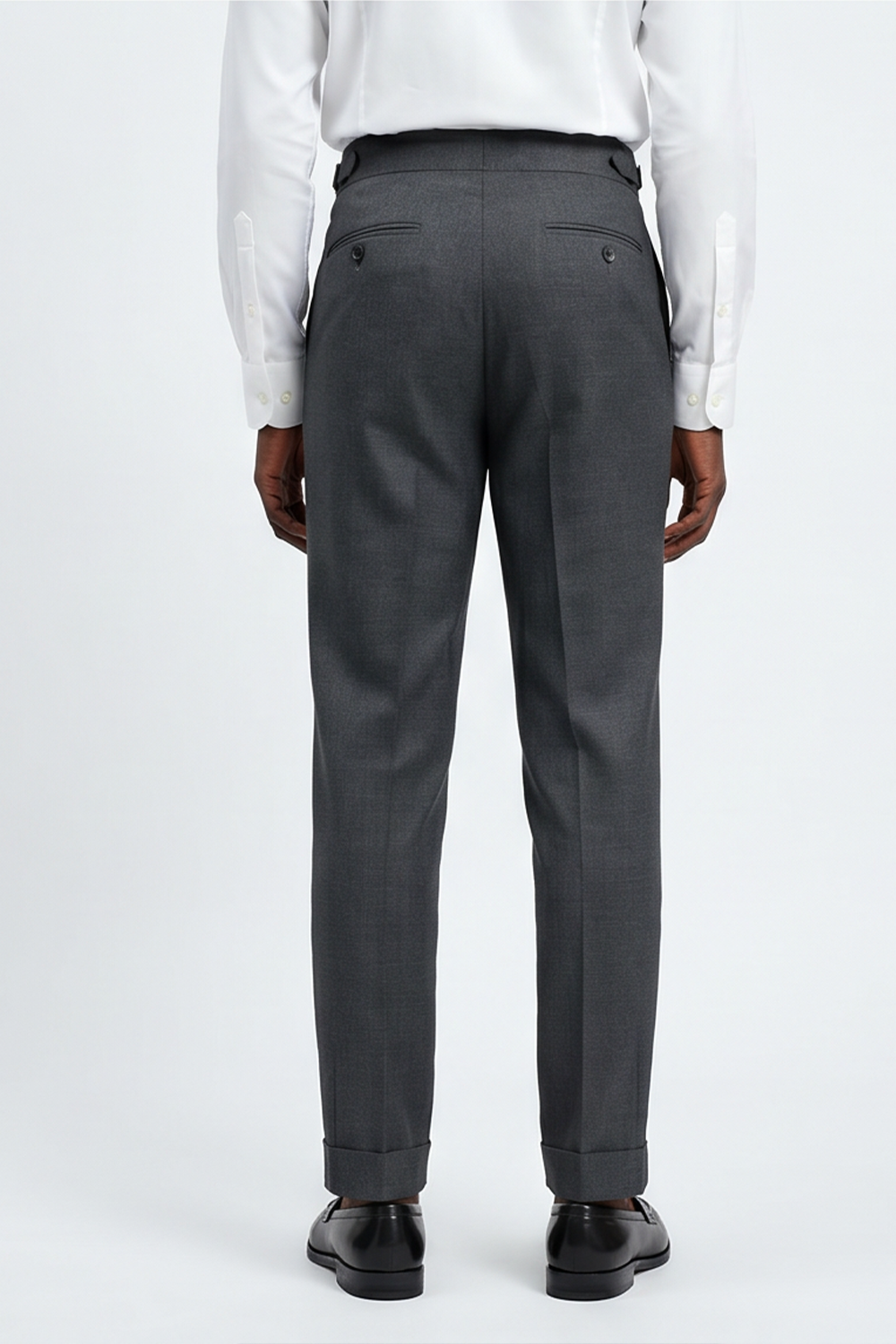 Ateliê Maste - Calça em lã merino, super 120's 17.75 micron, com pregas, barra italiana e ajustadores laterais - Cinza Maste