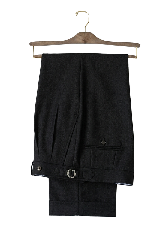 Ateliê Lynch - Calça em lã merino, super 100's 18.75 micron, com ajustadores laterais -  Preta