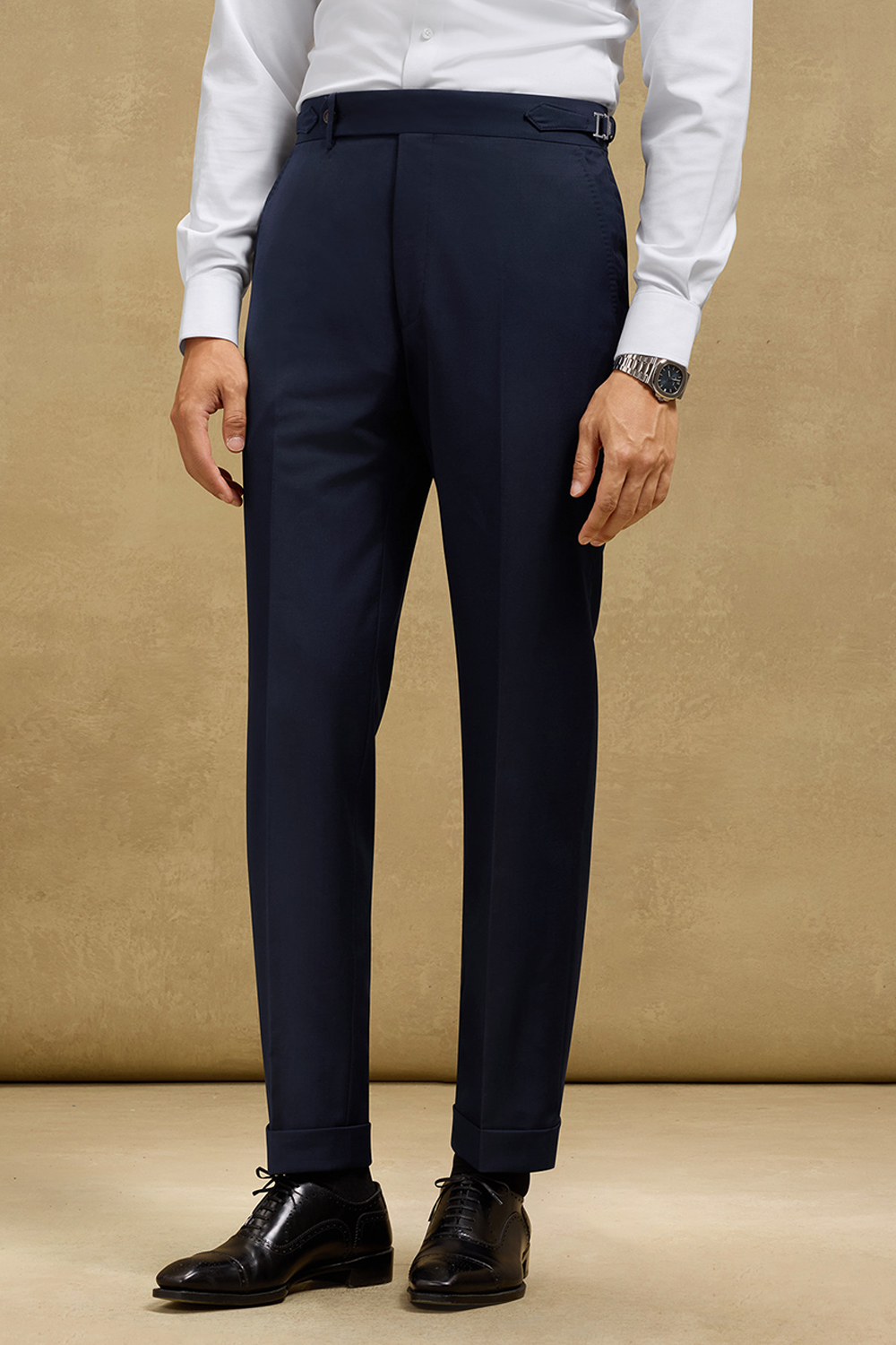 Calça cintura alta com ajustadores laterais e barra italiana, em lã tropical - Azul Marinho SKA