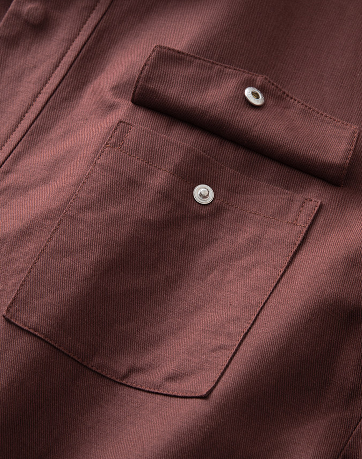 Safari Jacket, com ajuste interno, zíper e botões, em linho, algodão e tencel - Bordo Sanhr