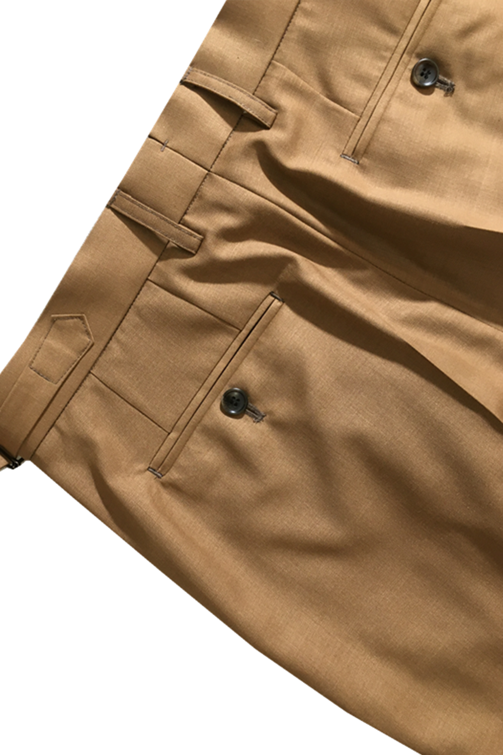 Calça em modelagem italiana em lã tropical, cintura alta, com ajustadores laterais e passantes - Brit Khaki Caramelo