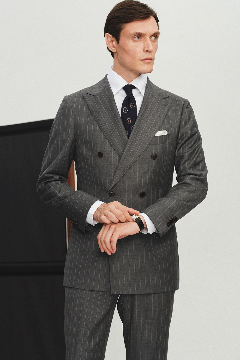 Lanifício Vitale Barberis Canonico - Costume double breasted 6x2, half canvas, lapela peak, em lã merino super 110 18.25 µ - Cinza risca de giz (VBC)