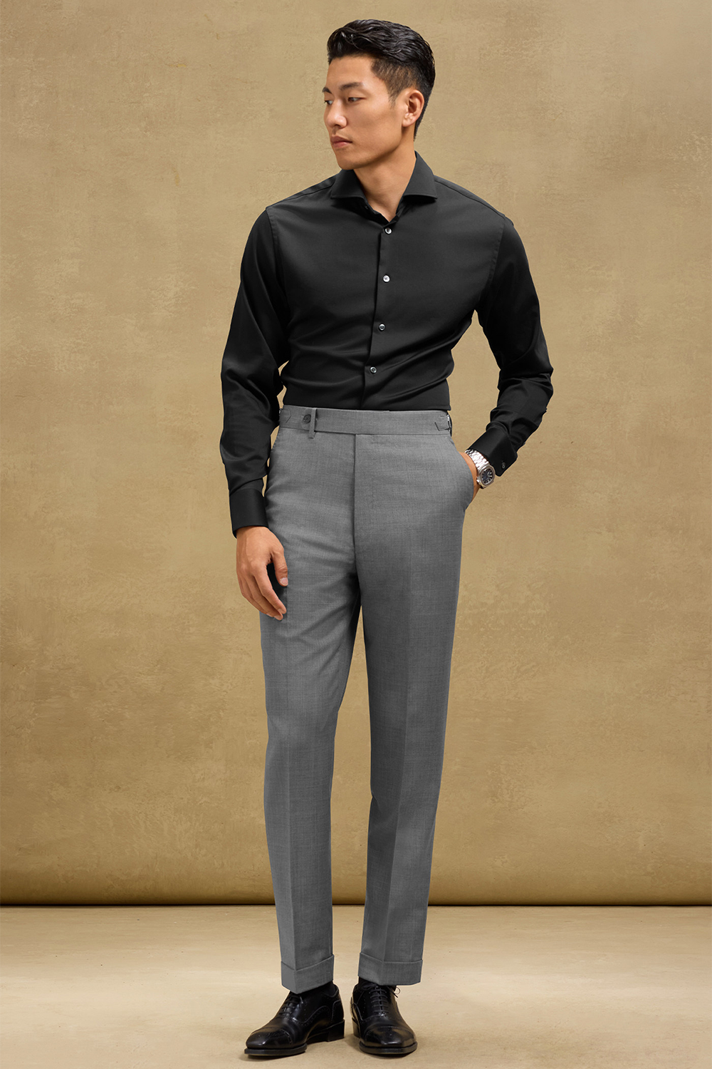 Calça cintura alta com ajustadores laterais e barra italiana, em lã tropical - Cinza médio SKA