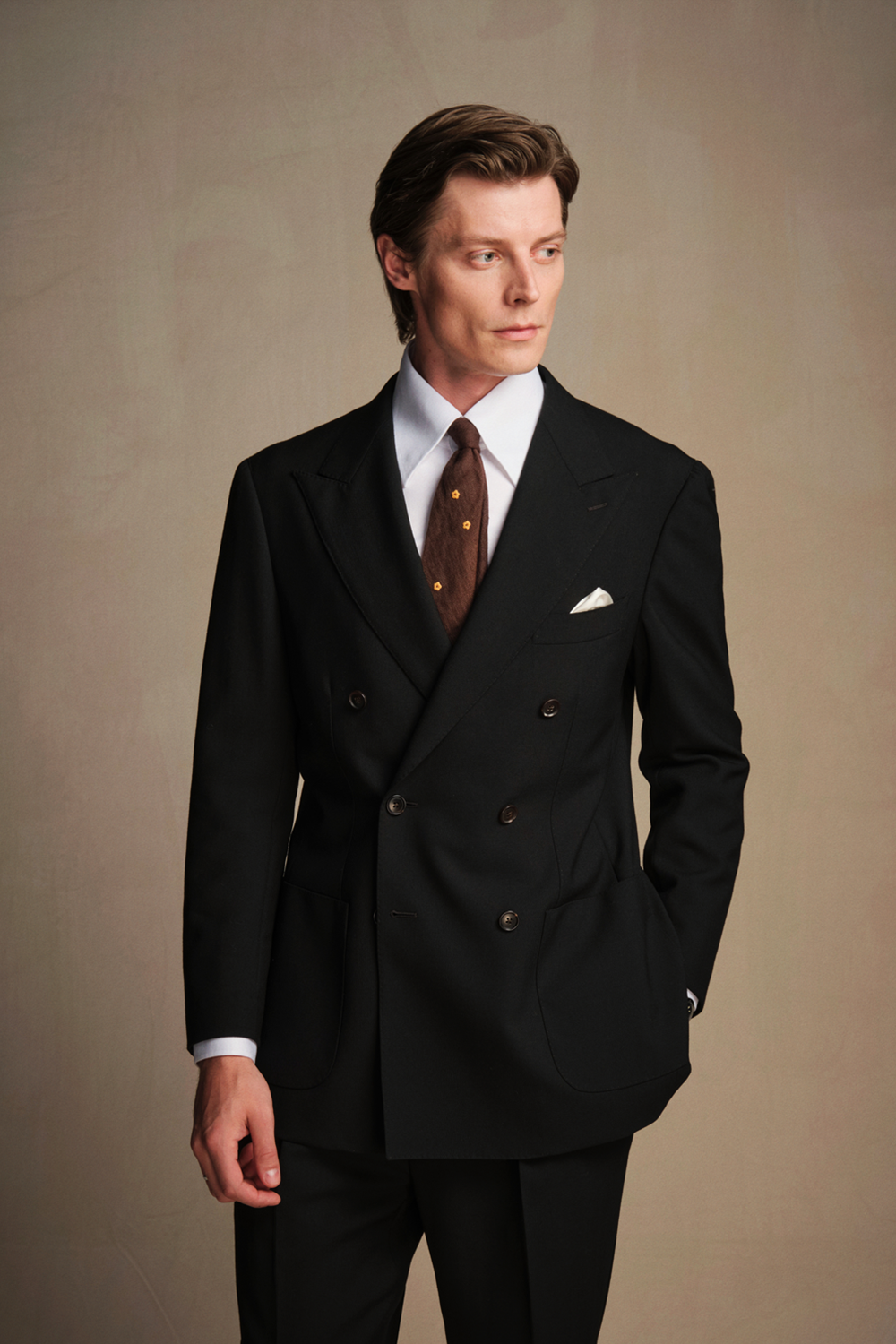 Costume double breasted 6x2, half canvas, lapela peak, em lã merino super 100 18.75 µ, 320g - Preto FMY