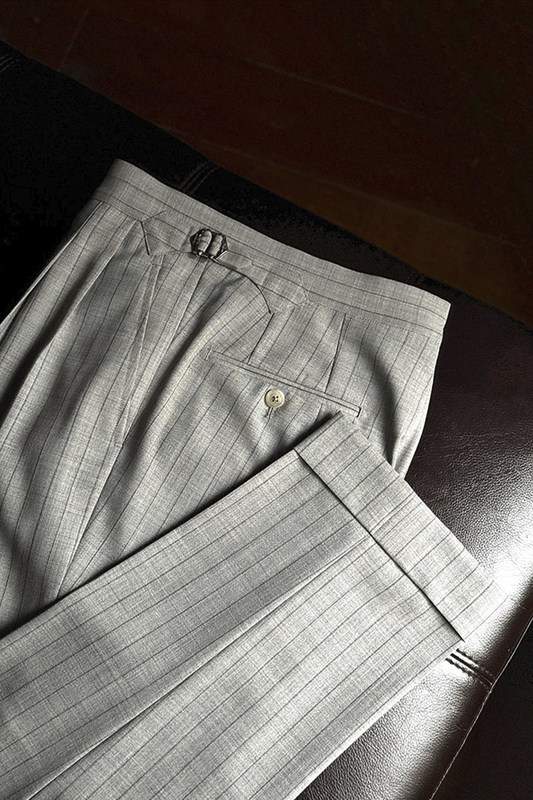 Ateliê UOMO ELEGANTE - Calça em lã merino, super 130's 17.25 micron, com ajustadores laterais - Cinza padronagem