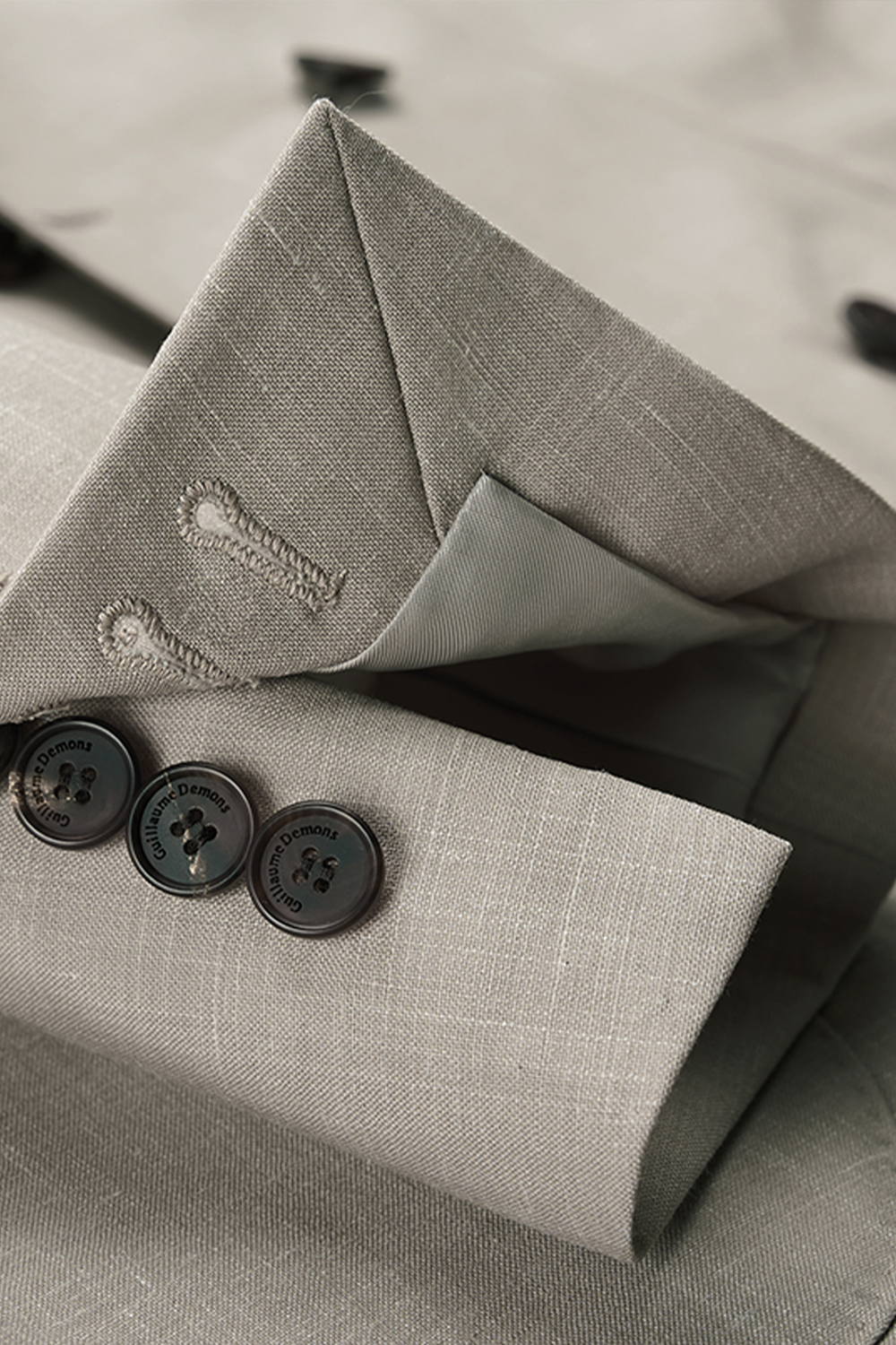 Costume double breasted 4x1, lapela peak, em lã com linho - Bege taupe