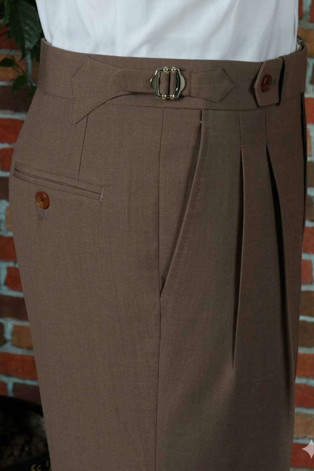 Ateliê St. Lion - Calça em lã merino, super 120's 17.75 micron, com pregas, barra italiana e ajustadores laterais - Marrom STL