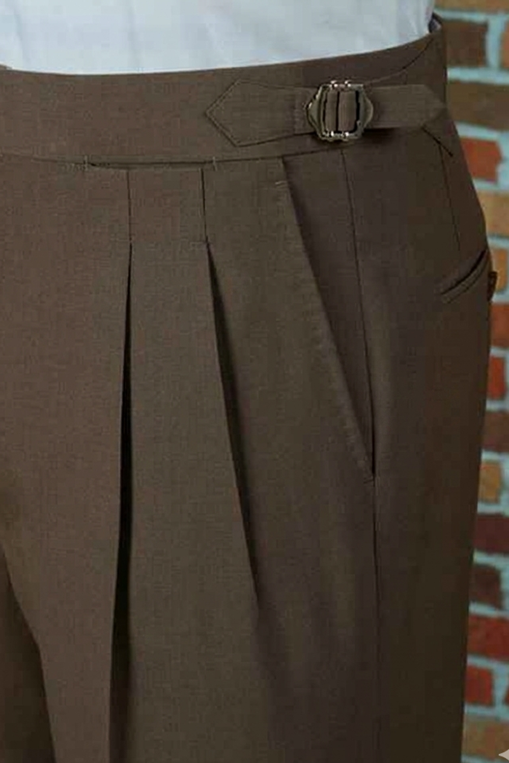 Ateliê St. Lion - Calça em lã merino, super 120's 17.75 micron, com pregas, barra italiana e ajustadores laterais - Marrom STL