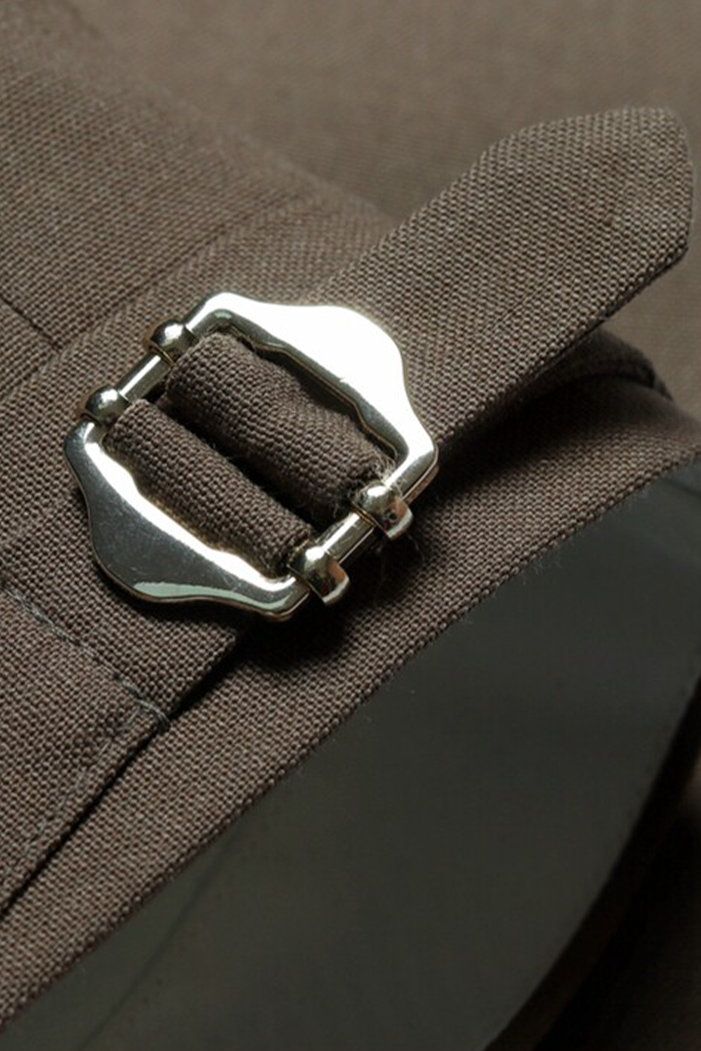 Ateliê St. Lion - Calça em lã merino, super 120's 17.75 micron, com pregas, barra italiana e ajustadores laterais - Marrom STL