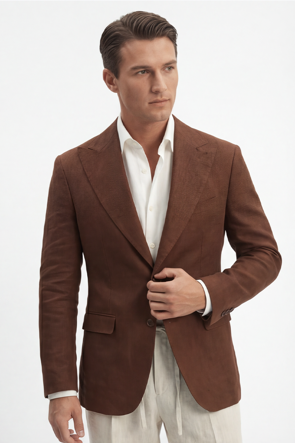 Blazer em linho puro, desestruturado single breasted, com bolsos flap e lapela peak large - Marrom PPR