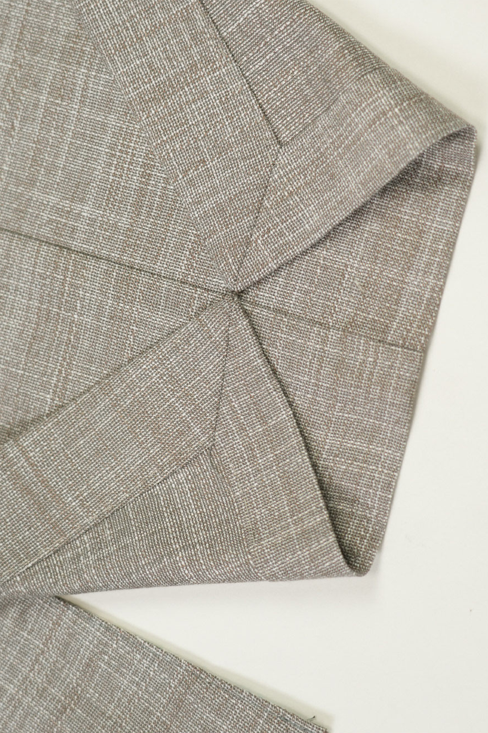 Costume desestruturado single breasted, em lã, linho, seda e fibra de bambu, com lapela notched - Cinza Bambu - BPN