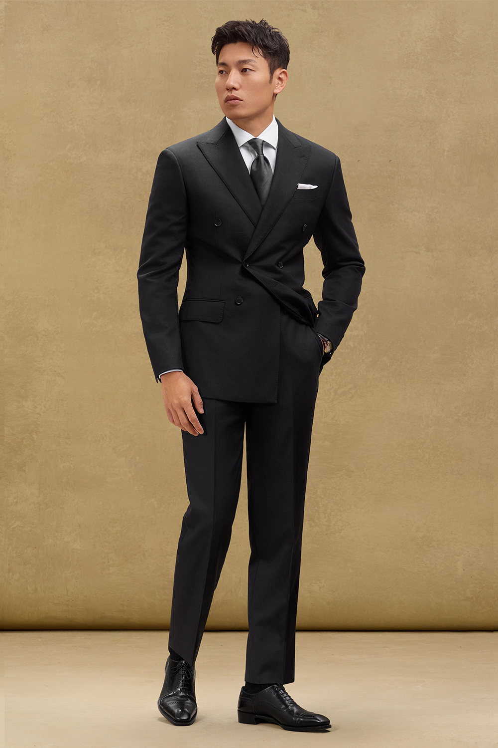 Lanifício MT GERALD - Costume double breasted 6x2, half canvas, em lã merino super 110 18.25 µ , lapela peak - Preto SKA