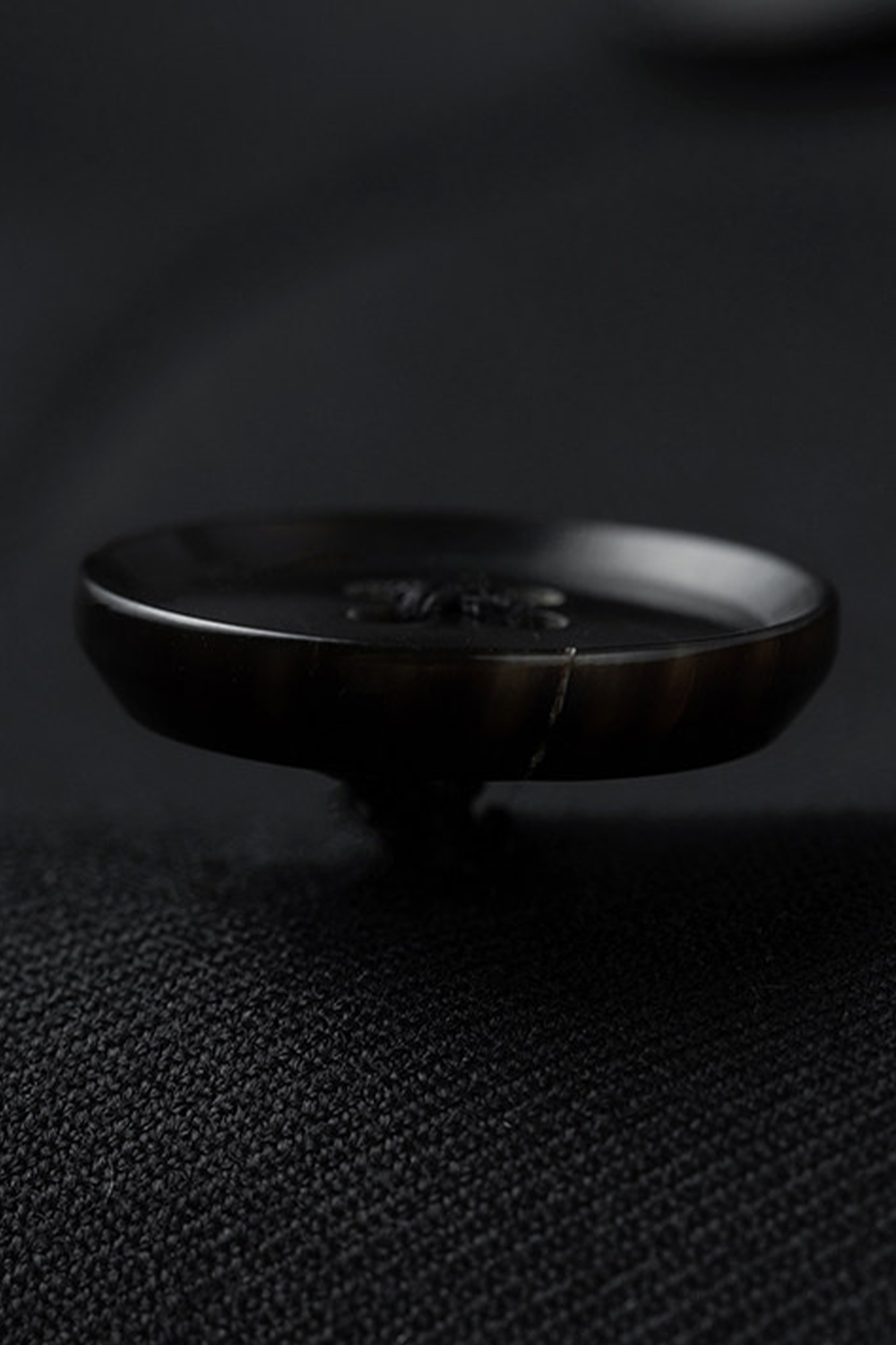 Lanifício MT GERALD - Costume double breasted 6x2, half canvas, em lã merino super 110 18.25 µ , lapela peak - Preto SKA