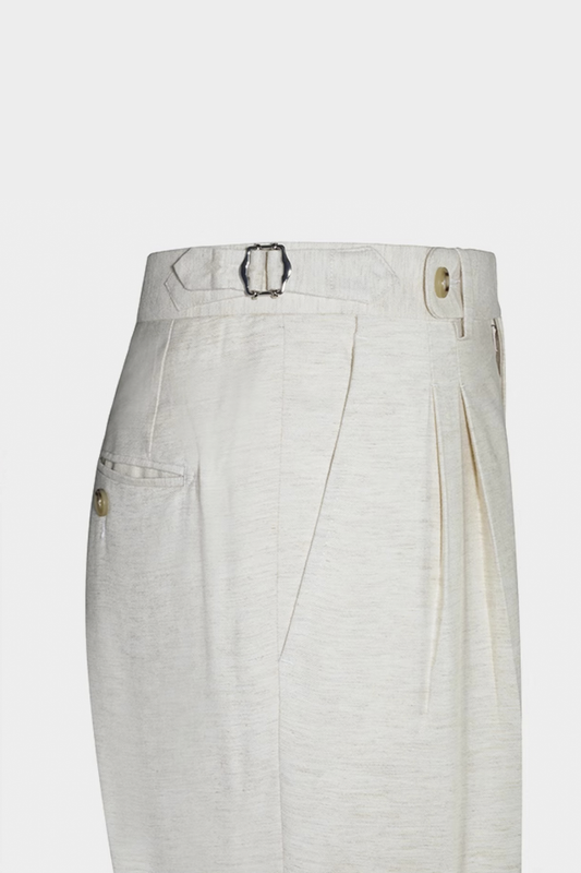 Calça em modelagem italiana, em viscolinho, cintura alta, com ajustadores laterais - Off-White
