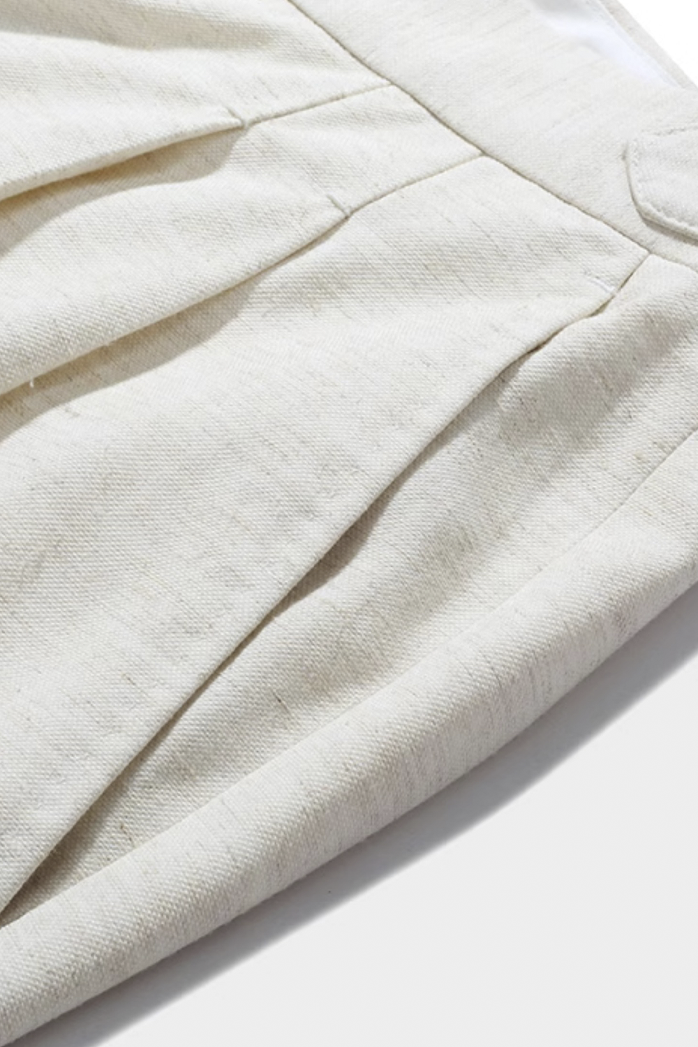 Calça em modelagem italiana, em viscolinho, cintura alta, com ajustadores laterais - Off-White