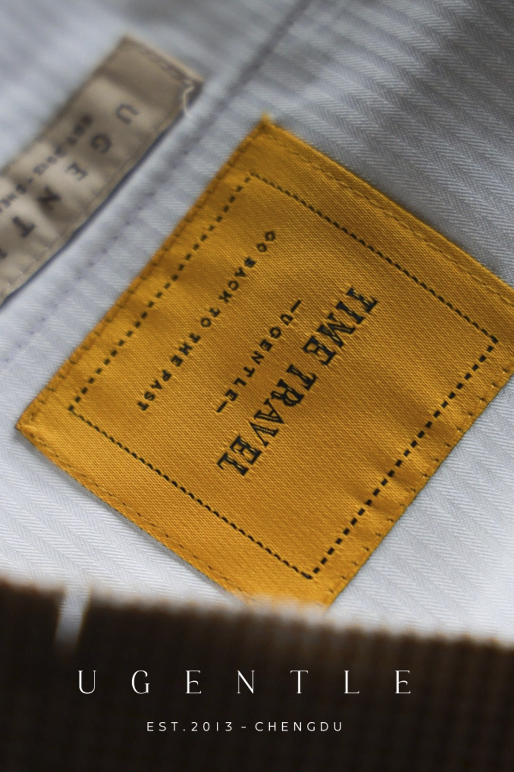UGENTLE - Calça em lã merino, super 120's 17.75 micron, com pregas duplas, barra italiana e ajustadores laterais - Terra Cota Pied-De-Poule