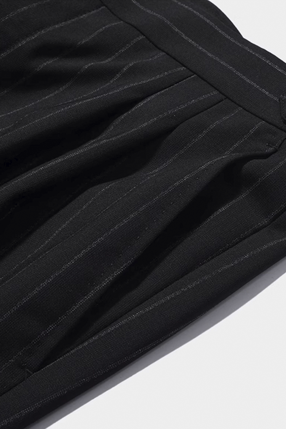 Lanifício Vitale Barberis Canonico - Calça em modelagem italiana, em lã merino 130'S, 17.25 µ, cintura alta, com ajustadores laterais - Preta risca de giz