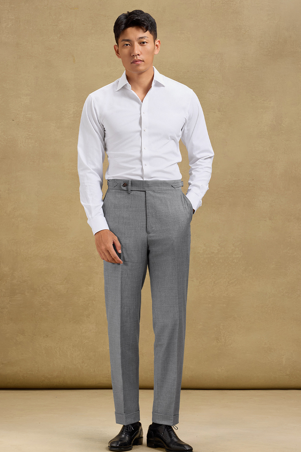 Calça cintura alta com ajustadores laterais e barra italiana, em lã tropical - Cinza SKA