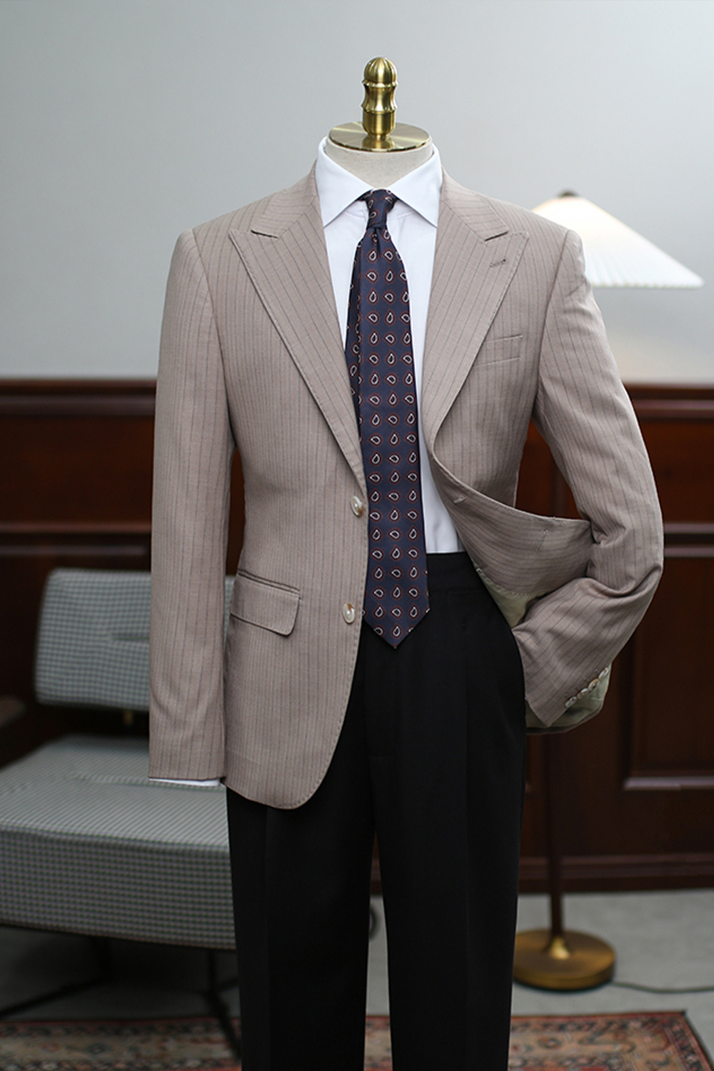 Blazer com riscas, single breasted com lapela peak - Taupe riscado HNR